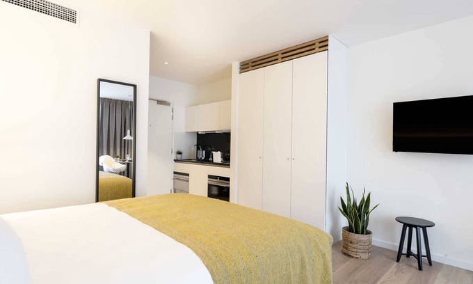 Jewish Quarter House | Walking Distance to Museum Mayer Van Den Bergh! Family-friendly Penthouse!