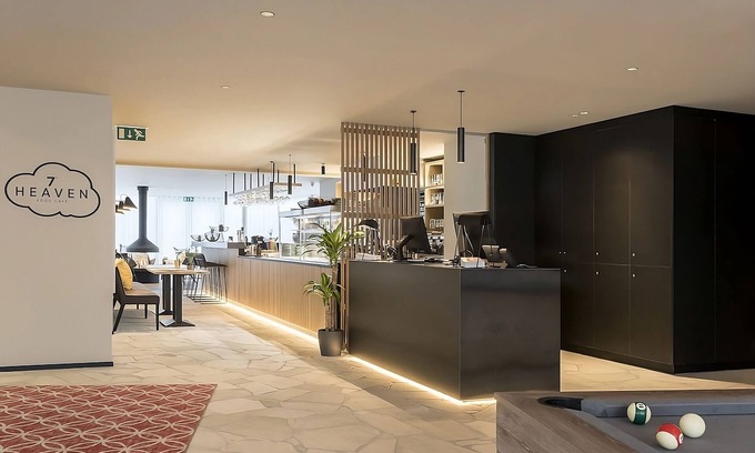 Jewish Quarter Apartment | Walking Distance to Grote Markt! Family-friendly Property, City Views & Kitchen!