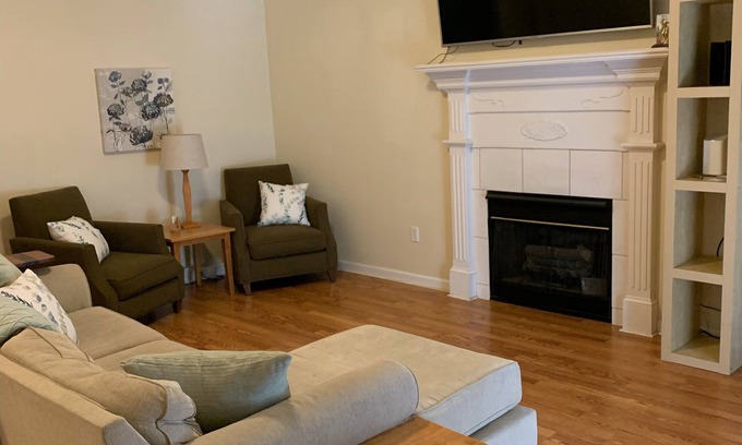 National Hills House | Walking Distance to Masters, 3 Parking Spots, 3/2 with comforts of home