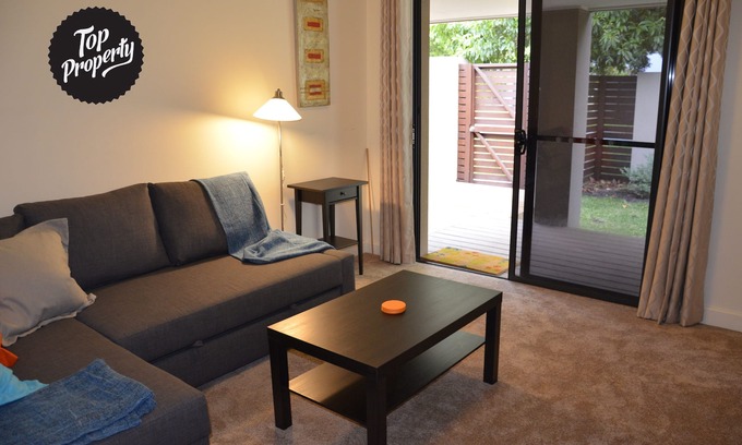 Nedlands Apartment | Walking distance to SCGH, Hollywood and Perth Childrens Hospital