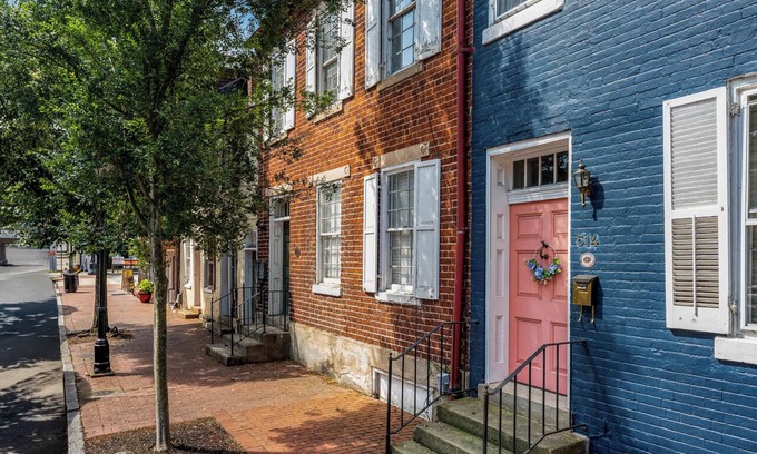 Old Town Fredericksburg Apartment | Walking distance to everything downtown, minutes to Mary Washington