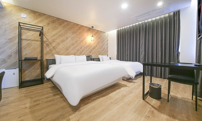 Cheonan Hotel | Wall Hotel Cheonan Cheongsu