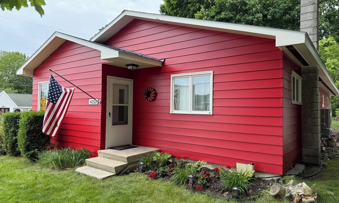 Walloon Lake House | Walloon Village Cottage - Ideal for families