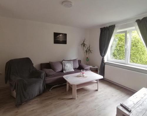 Wallsbull Apartment | Walls 1
