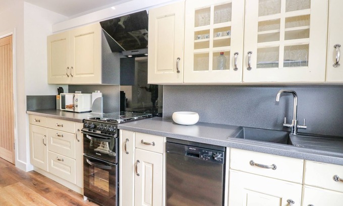 Attleborough Cottage | Walnut Shade