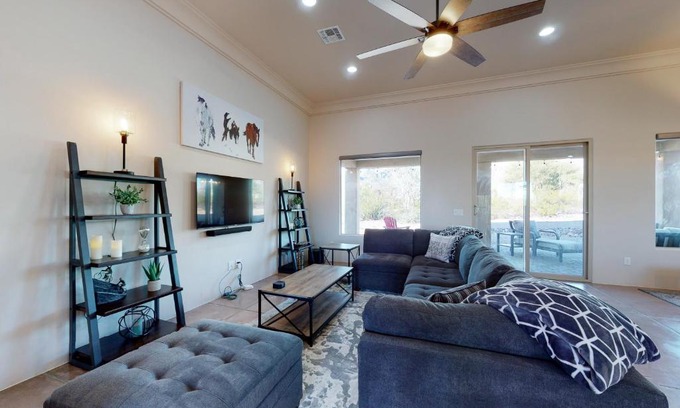 Tanque Verde House | Walnut Tree