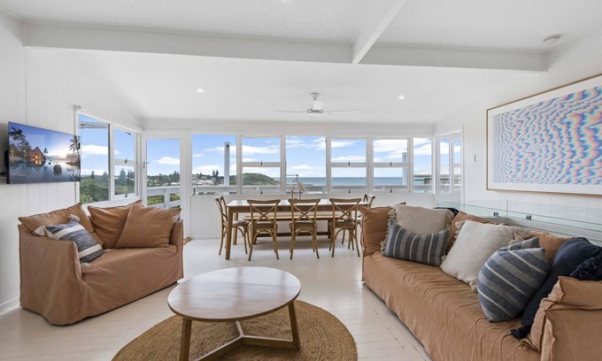 East Ballina House | Walters - Pet Friendly - Original Beach House With Sweeping Ocean Views
