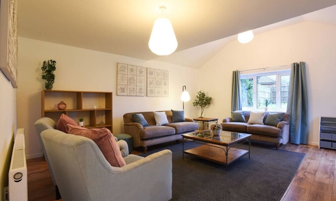 Shirrell Heath House | Waltham's Bungalow | Spacious 3 Bedroom