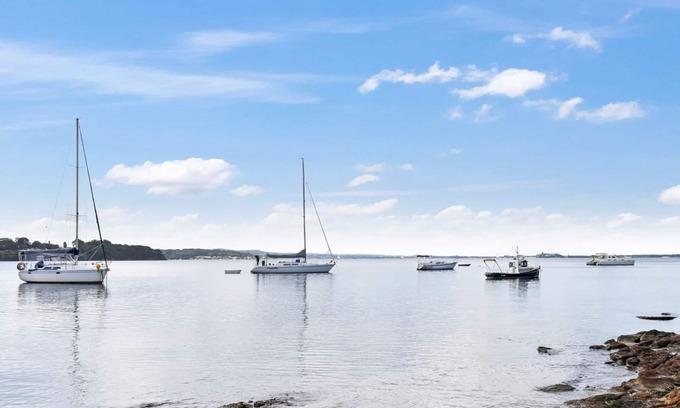 Wangi Wangi House | Wangi Dreaming waterfront holiday home - walk to village