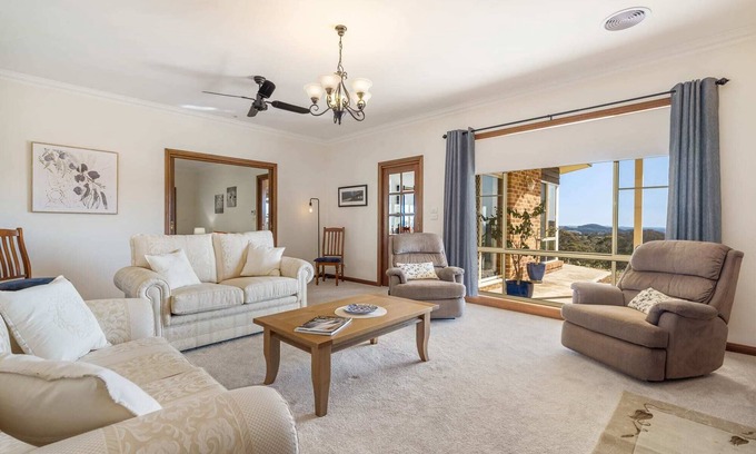 Oberon House | Waringa Downs Farm Stay - Close to Mayfield Garden
