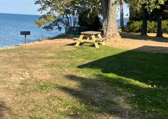 Wilson House | Warm and Cozy on Lake Ontario