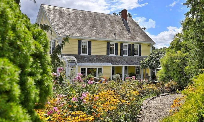 Arlington House | Warm Brook Farm+Entertainers Paradise+Hot Tub+Close To Everything+Dogs Stay Free
