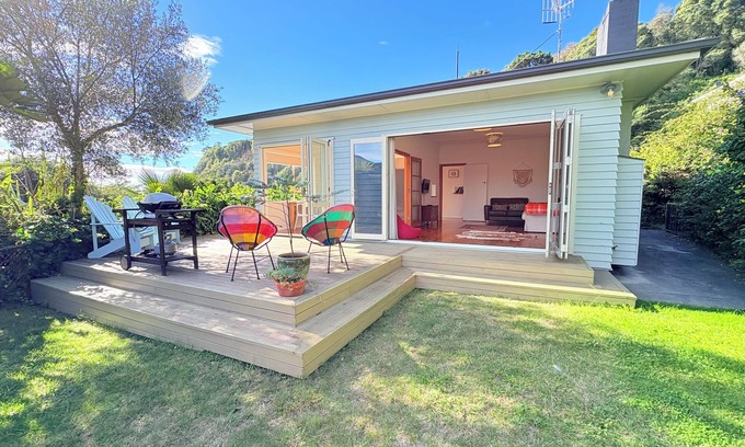 Ahuriri House | Warm & Sunny Bungalow Overlooking Vibrant Ahuriri Village. Perfect for families.