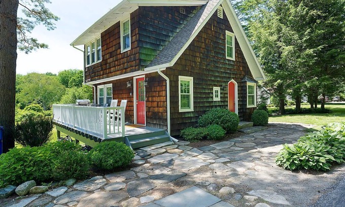 Cornwall Bridge Cottage | WARREN PoshPadsCT "MELIUS 1BR+Sofa Bed COTTAGE" Ski Mohawk-5Mi!,2Hrs NYC,Tennis