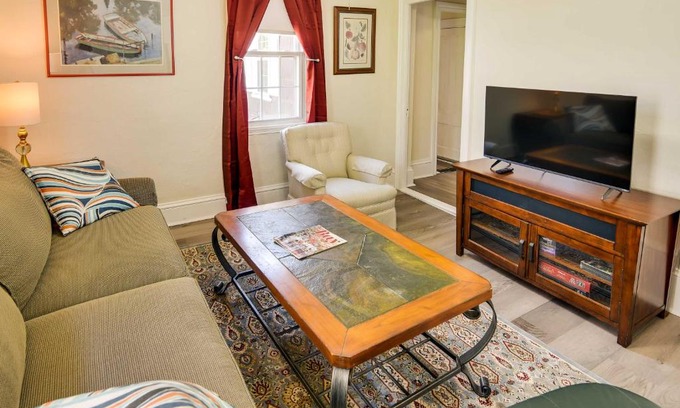 Warren Apartment | Warren Vacation Rental, Walk to Warren Town Beach