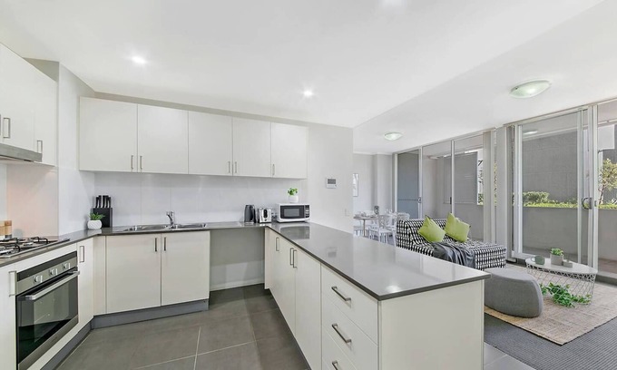 Warwick Farm Apartment | Warrick Fram | 2 Beds APT | FREE Parking | Walk to Westfield | Close to Hospital
