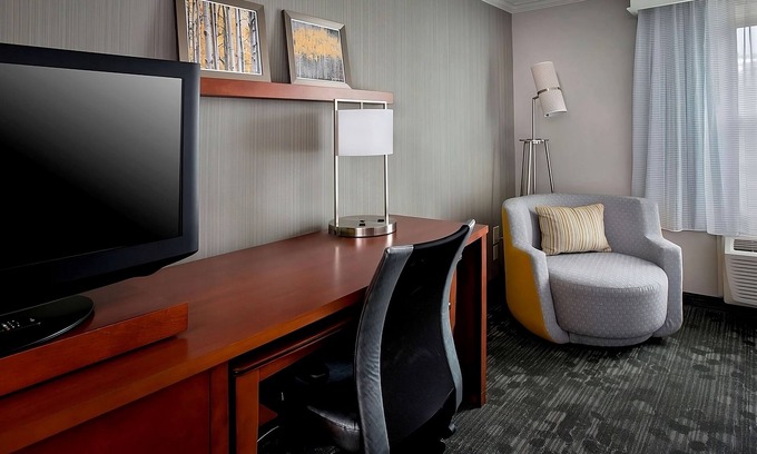 Tinton Falls Hotel | Watch a Game @ Torcivia Common! 2 Family-friendly Units w/Starbucks & Parking!