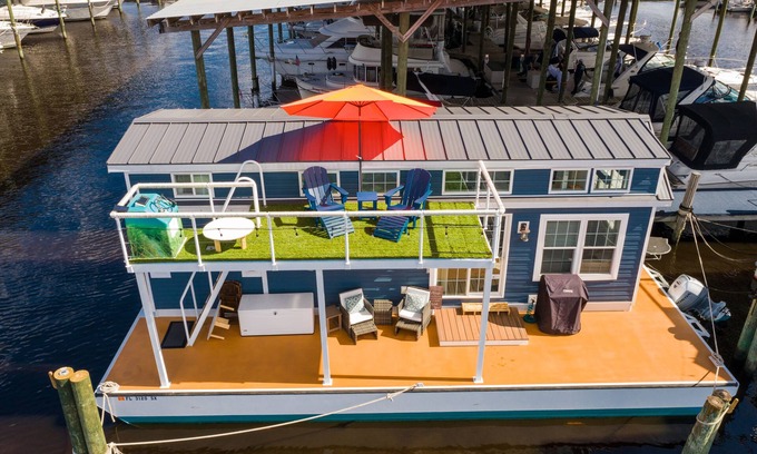 Fleming Island Boat Rental | Watch the magnificent sunsets from Island Life!