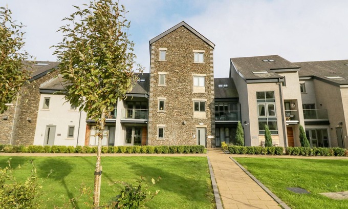 Backbarrow Cottage | WATCH TREE APARTMENT, romantic, country holiday cottage in Backbarrow