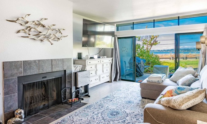 Birch Bay Condo | Water Front, beach access, indoor pool, soaking hot tub, BBQ , JL103