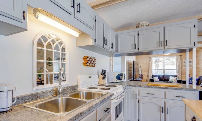 Prince County Cottage | Water Front, Indoor Hot Tub, Outdoor Sauna, Perfect Holiday Escape.