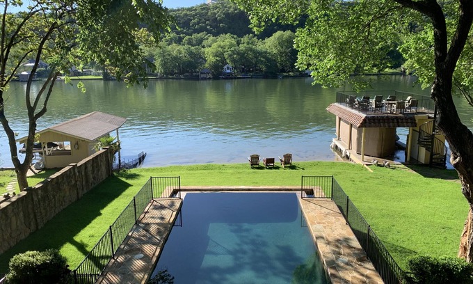 Oak Shores On Lake Austin House | WATER FRONT LAKE AUSTIN ESTATE