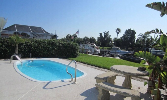 Flor-a-mar House | water front,pool,hot tub,fishing,close to beaches