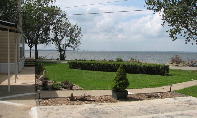 Vickery Cottage | Water Front, Quiet Location, Lake Erie Islands, Marina, Cedar Point