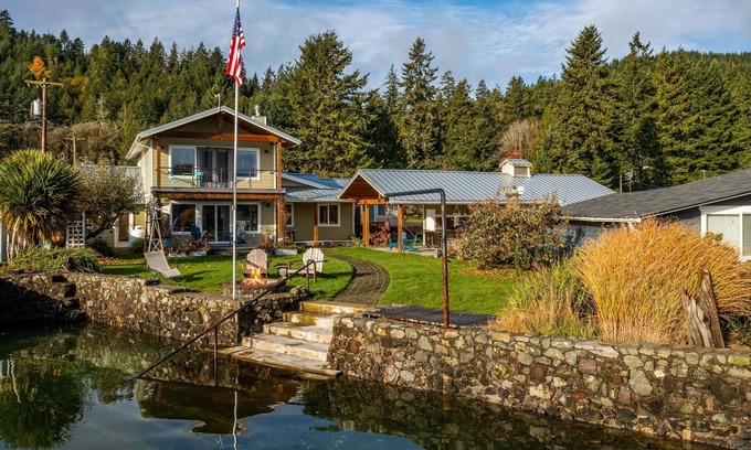 Lilliwaup House | Water Front Retreat on Hood Canal with Hot Tub