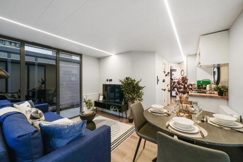 Canary Wharf Boat Rental | Water Lodge in London - Roof Terrace