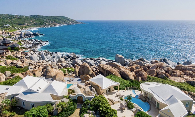 Little Trunk Bay Villa | Water's Edge Villa - Dramatic Views & 2 Pools - Excellent Location