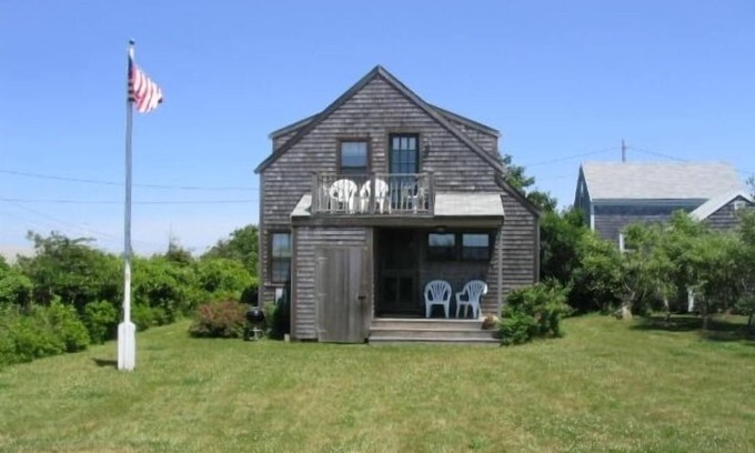 Madaket Cottage | Water Views Cottage Walk to Madaket Beach, A/C