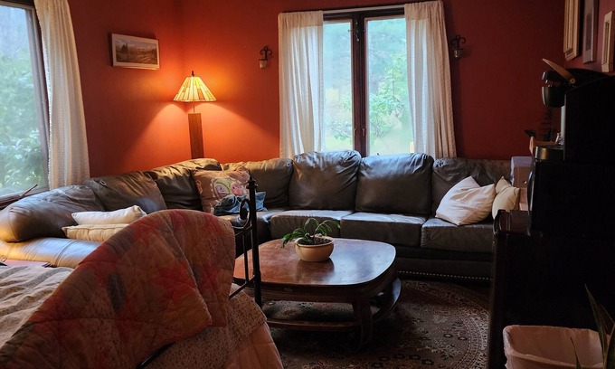 Waterbury Center Apartment | waterbury stowe studio with private entrance and outdoor hot tub