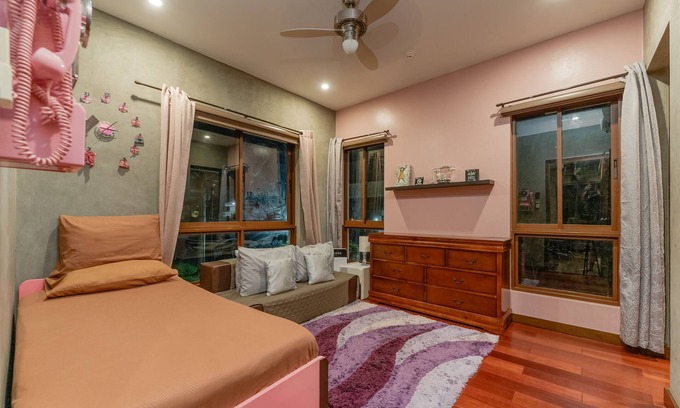 Maribago Villa | Waterfalls Pool villa by beach/Billiards/PS4/Massage