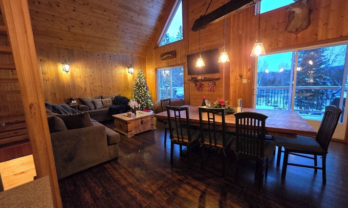 Notre-Dame-de-Pontmain Cottage | Waterfront Family Cottage!