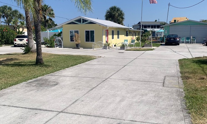 Hudson Beach Estates Cottage | Waterfront 1 bed! Bath
