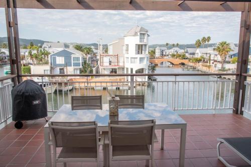 Waterfront Apartment | Waterfront, 17 Quay West