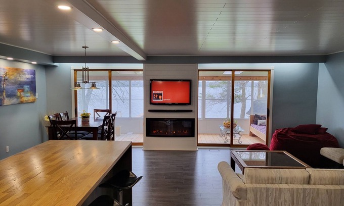 Kawartha Lakes House | Waterfront 3 bedroom cottage on Lake Scugog