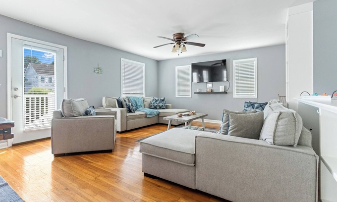 Berlin House | Waterfront 4BR w/Dock & Kids’ Rec Room
