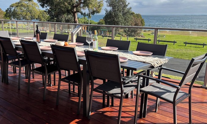 Loch Sport House | Waterfront 5 Bedroom Spacious Home