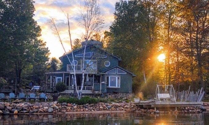 Sault Ste. Marie House | Waterfront 6-bedroom house with WiFi on Sugar Island