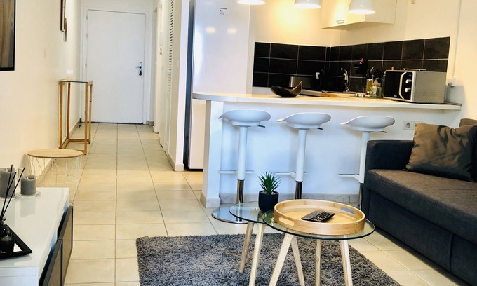 L'Autre-Bord Apartment | WATERFRONT APARTMENT