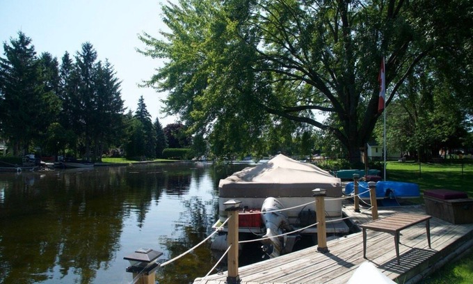 Brechin House | Waterfront B&B: Nature and Fun