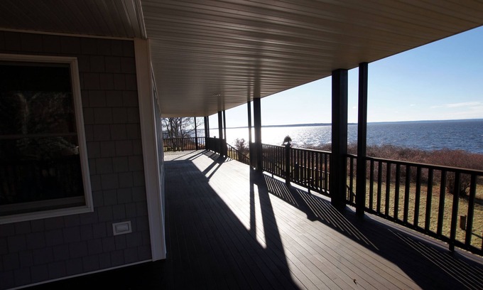 Portsmouth House | Waterfront, beautiful home, breathless sunsets on Prudence Island