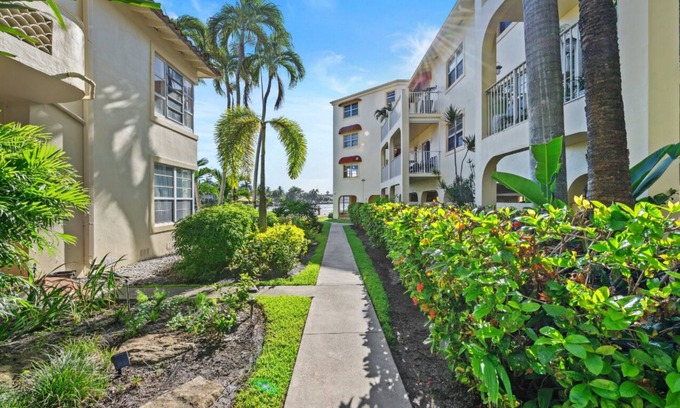 Central Beach Condo | Waterfront Bliss – Stylish 1BR Condo w/Pool
