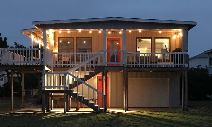 Oak Island House | Waterfront- Bring your Kayaks & Fishing Poles!