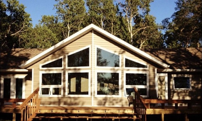 Shoal Lake House | Waterfront Cabin on Shoal Lake MB