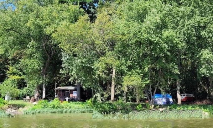 Colton House | Waterfront Cabin with Hot Tub! Free Kayaks & Canoes, Fishing Boats, & Bicycles!