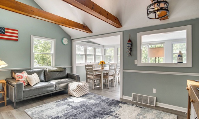 Mashpee Cottage | Waterfront Cape Cod Cottage on Peter's Pond