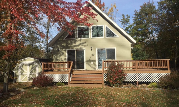 Hammond Ski Chalet | Waterfront Chalet with Gorgeous Large Yard